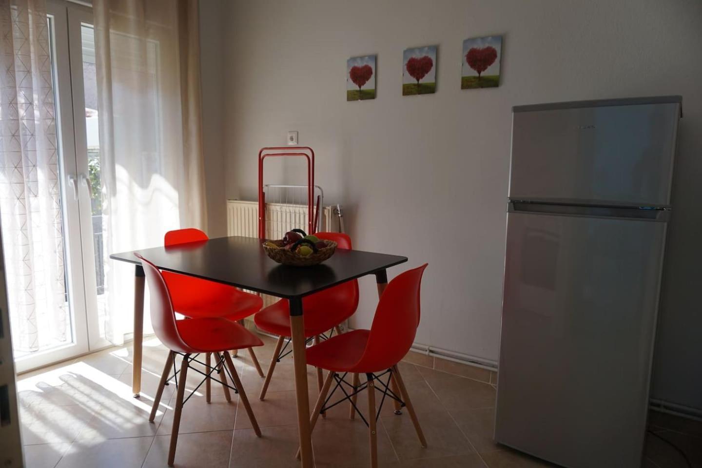 Seaside Family Apartment In Paralia Dionisiou المظهر الخارجي الصورة
